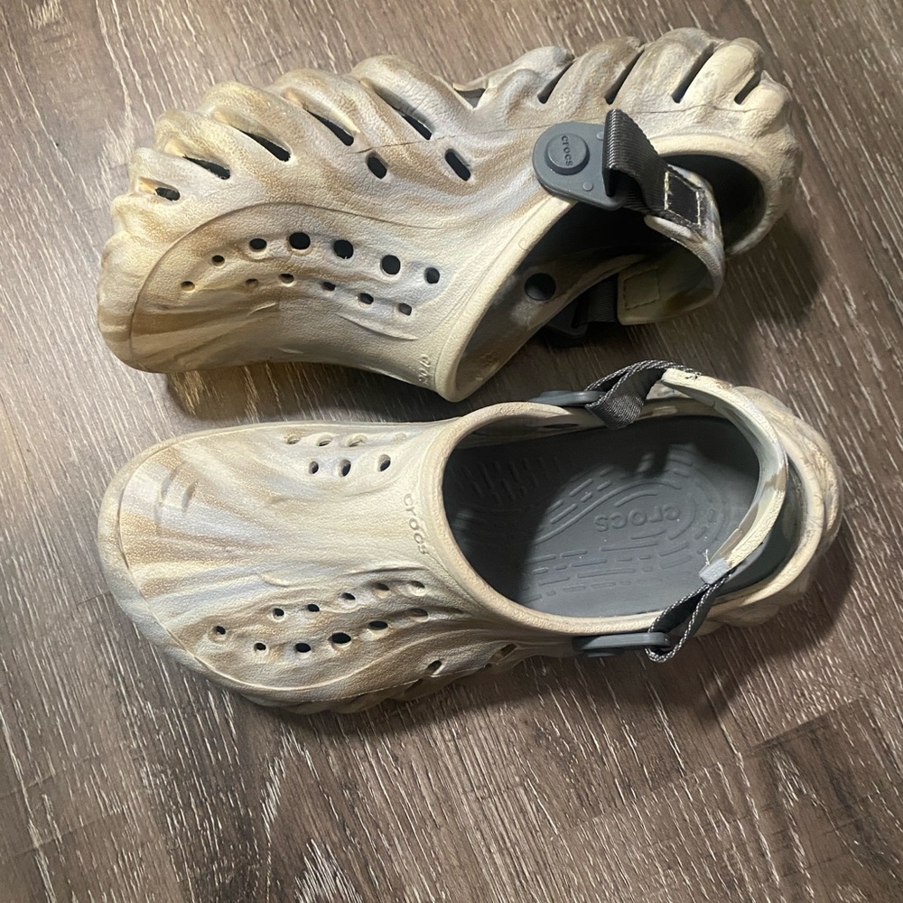 CROCS Sand and Brown Wave Clogs